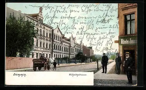 AK Demmin, Wilhelmstrasse mit Kutsche und Geschäft Wilhelm Jansen