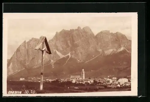 AK Cortina, Ortsansicht mit Gebirgskette
