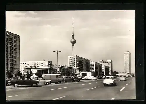 AK Berlin, Karl-Marx-Allee mit Fernsehturm