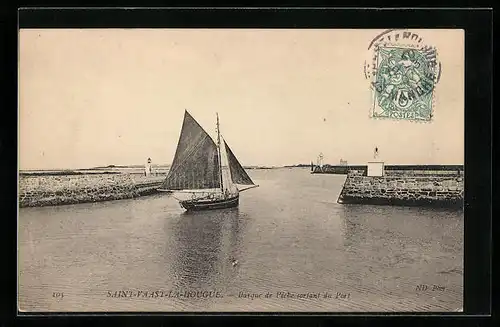 AK Saint-Vaast-La-Hougue, Barque de Peche sortant du Port