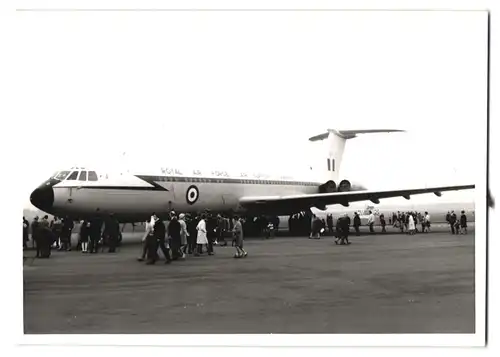 4 Fotografien Flugzeug Vickers VC-10, Royal Air Force Air Support Command, Heck & Triebwerks-Detail