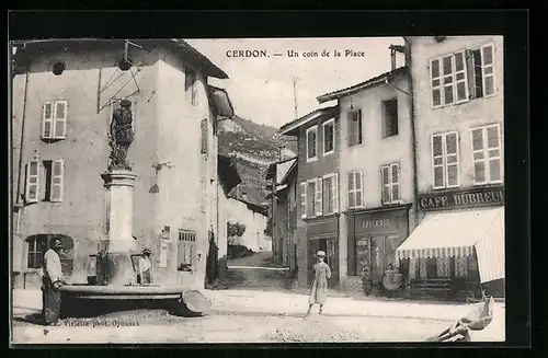 AK Cerdon, Un coin de la Place