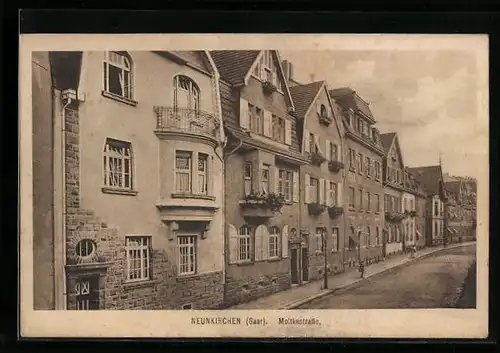 AK Neunkirchen /Saar, Moltkestrasse mit Passanten