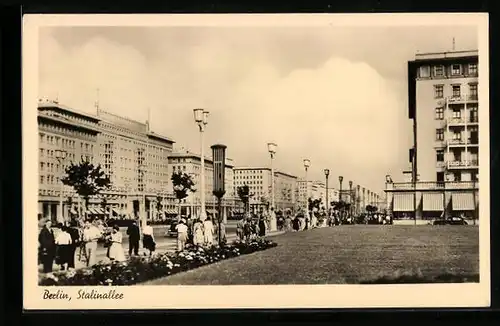 AK Berlin, Stalinallee, Wohnblöcke