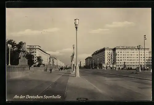 AK Berlin, Stalinallee-An der Deutschen Sporthalle