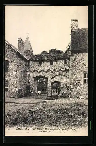 AK Saint-Lo, Le Manoir de la Seigneurie, Porte fortifièe vue intèrieure