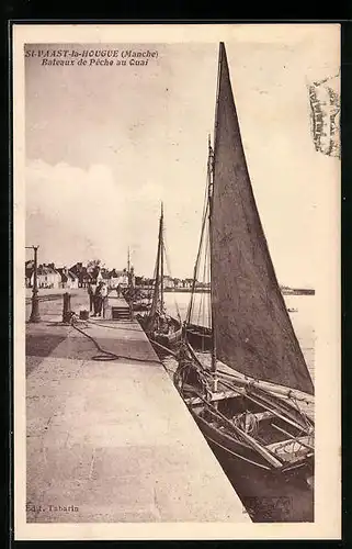 AK Saint-Vaast-la-Hougue, Bateaux de Peche au Quai