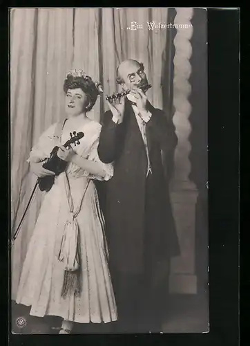 AK Operette Ein Walzertraum, Schauspieler spielen Geige und Flöte