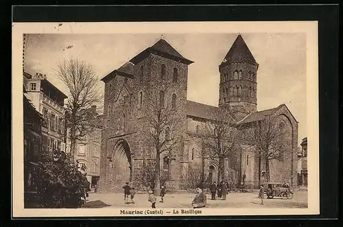 AK Mauriac, La Basilique