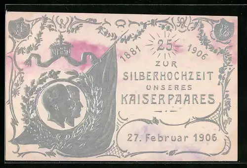 Präge-AK Silberhochzeit des Kaiserpaares1906, Portrait im Ehrenkranz, Wappen und Fahne