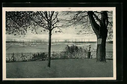 AK Kiel, Blick vom Garten des Hotel Bellevue auf den Kriegshafen