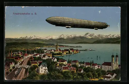 AK Friedrichshafen /Bodensee, Zeppelin-Luftschiff über dem Ort