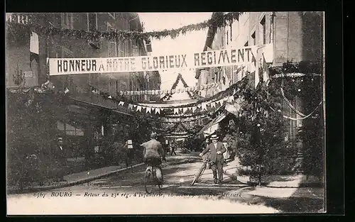 AK Bourg, Retour du 23 reg. d`Infanterie, Rue Merciere