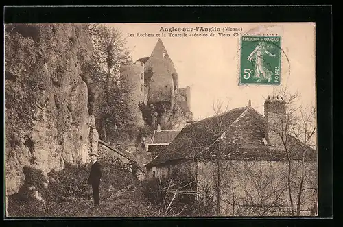 AK Angles-sur-l`Anglin, Les Rochers et la Tourelle crénelée du Vieux Château