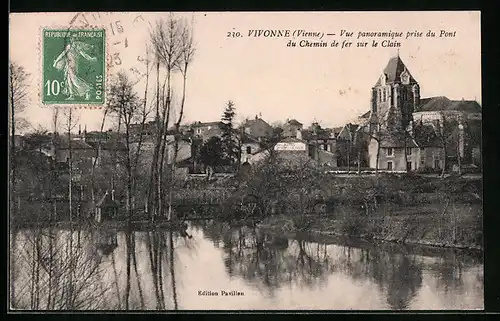 AK Vivonne, Vue panoramique prise du Pont du Chemin de fer sur le Clain