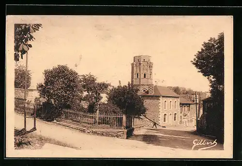 AK Charroux, Le Monument, la Tour