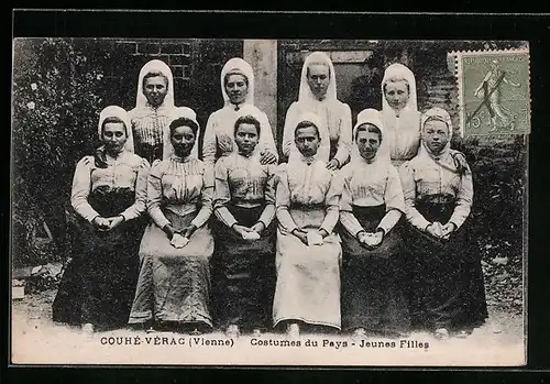 AK Couhé-Vérac, Costumes du Pays, Jeunes Filles