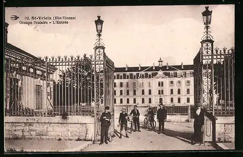 AK St-Yrieix, Groupe Scolaire, L`Entrée