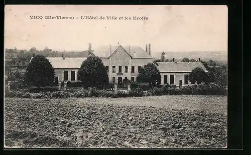 AK Vicq, L`Hotel de Ville et les Ecoles