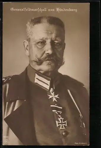 AK Generalfeldmarschall Paul von Hindenburg in Uniform mit Orden