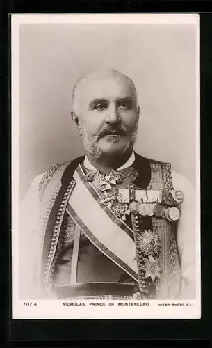 AK Nicolas, 1er Prince de Montenegro, mit Orden behangen