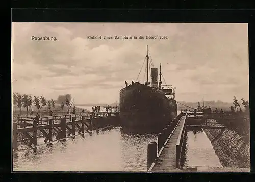 AK Papenburg, Dampfer während der Einfahrt in die Seeschleuse