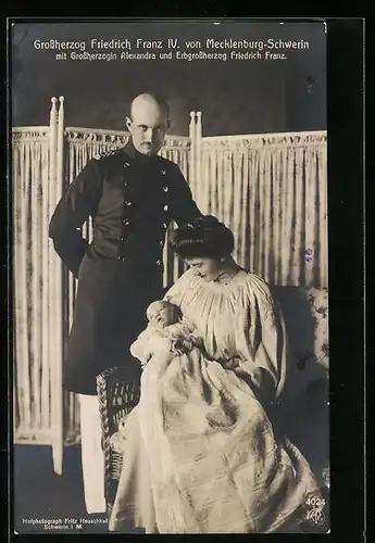 AK Grossherzog Friedrich Franz IV. von Mecklenburg-Schwerin mit Grossherzogin Alexandra und Erbgrossherzog Friedrich Franz
