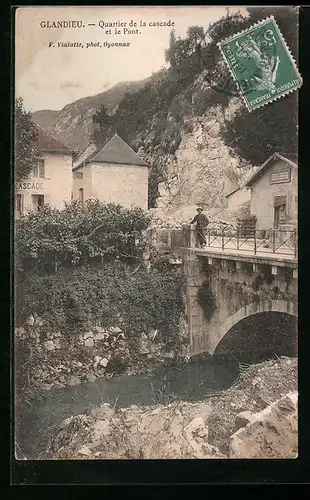 AK Glandieu, Quartier de la cascade et le Pont