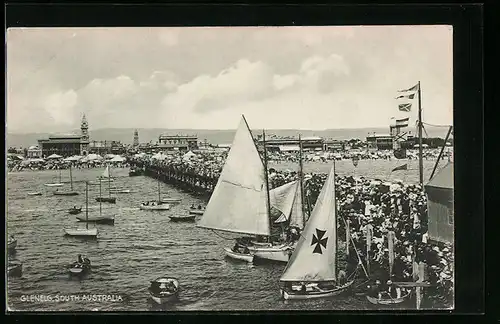 AK Glenelg, Blick auf Pier mit Segelbooten und Menschenmenge