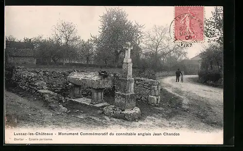 AK Lussac-les-Chateaux, Monument Commemoratif du connetable anglais Jean Chandos