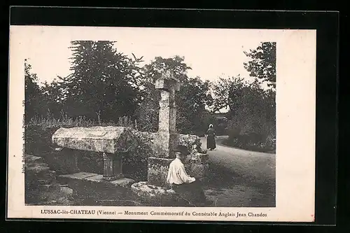 AK Lussac-les-Chateaux, Monument Commemoratif du connetable anglais Jean Chandos