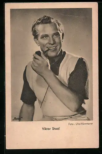 AK Schauspieler Viktor Staal mit Pfeife