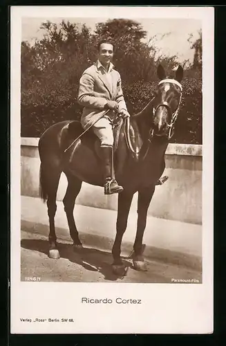 AK Schauspieler Ricardo Cortez auf einem Pferd