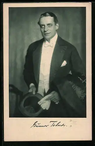 AK Schauspieler Gunnar Tolnaes mit Hut und Mantel