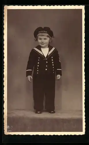 Foto-AK Kind in Matrosenuniform, Kinder Kriegspropaganda