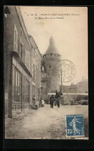 AK Monts-sur-Guesnes, La Basse - Rue et Chateau