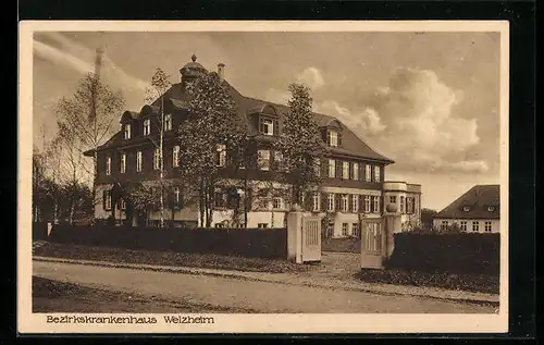 AK Welzheim, Bezirkskrankenhaus mit Eingangstor und Strasse