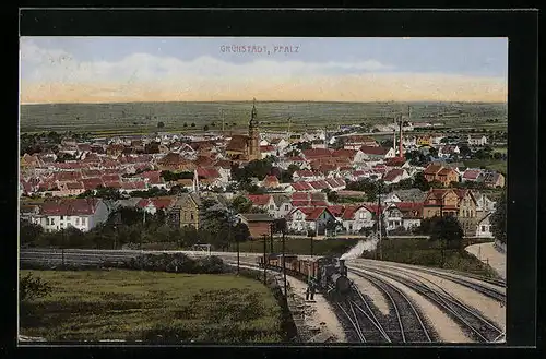 AK Grünstadt /Pfalz, Ortsansicht mit Güterzug und Fernblick