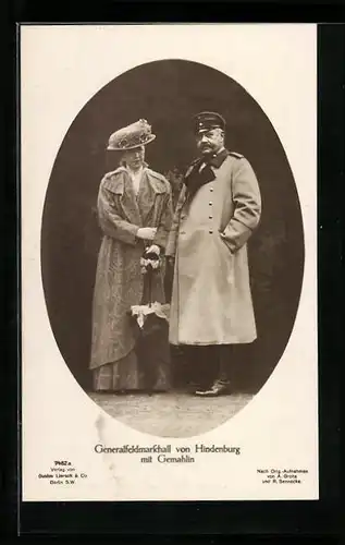 AK Generalfeldmarschall Paul von Hindenburg mit Gemahlin