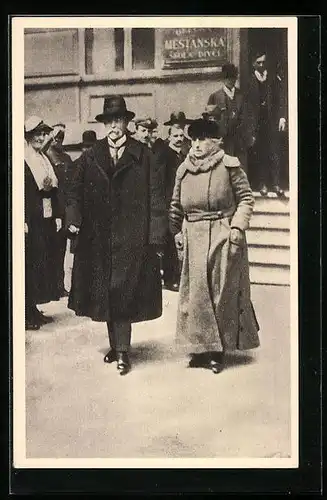 AK Präsident Masaryk (TGM) mit Begleitung bei einem Empfang