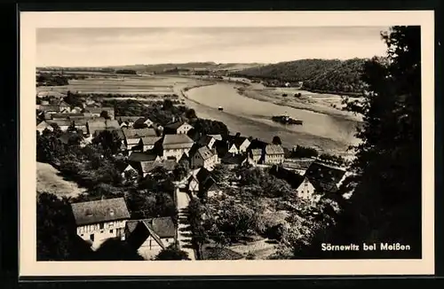 AK Sörnewitz bei Meissen, Gesamtansicht der Ortschaft mit Elbdampfer