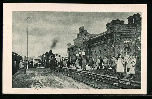 AK Suwalki, Bahnhof unter deutscher Verwaltung 1915, mit Dampflok und Soldaten
