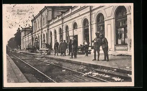 AK Kowno, Soldaten auf dem Bahnsteig des Bahnhofs