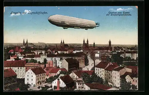 AK Liegnitz, Zeppelin über der Stadt, vom Turm der Dreifaltigkeitskirche gesehen