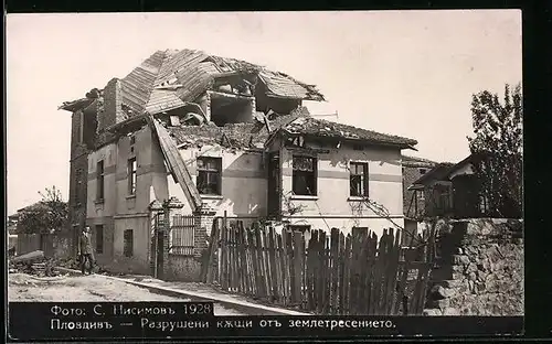 AK Plowdiw, Eingestürztes Hausdach nach dem Erdbeben 1928