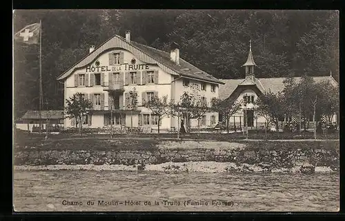 AK Champ-du-Moulin, Hotel de la Truite, vom Wasser gesehen