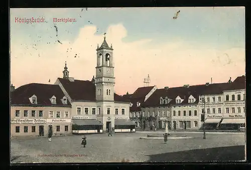 AK Königsbrück, Marktplatz mit Westlausitzer Zeitung, Polizei-Wache, Ratskeller