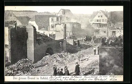 AK Ilsfeld, Brand 1904, Einwohner zwischen zerstörten Gebäuden