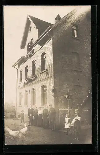 Foto-AK Bietigheim, Häuseransicht mit Anwohnern