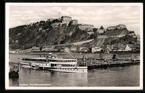 AK Koblenz, Der Ehrenbreitstein mit Rheindampfer Vaterland